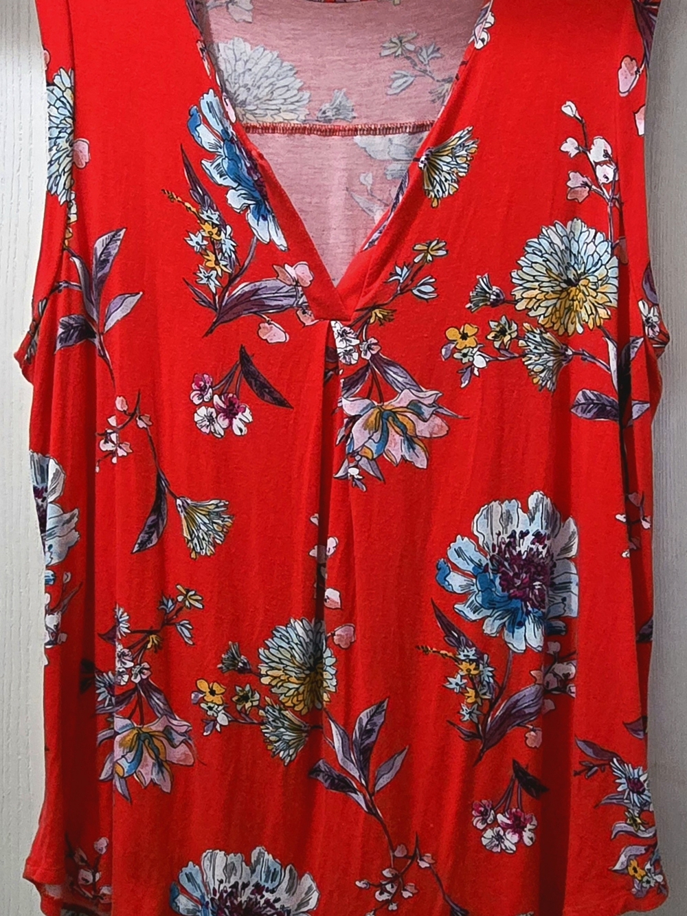 Women’s Red Floral V-Neck Top
